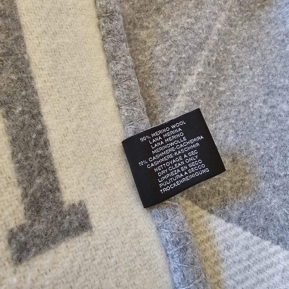 Hermes Avalon III Throw Blanket - Picture 3 of 4